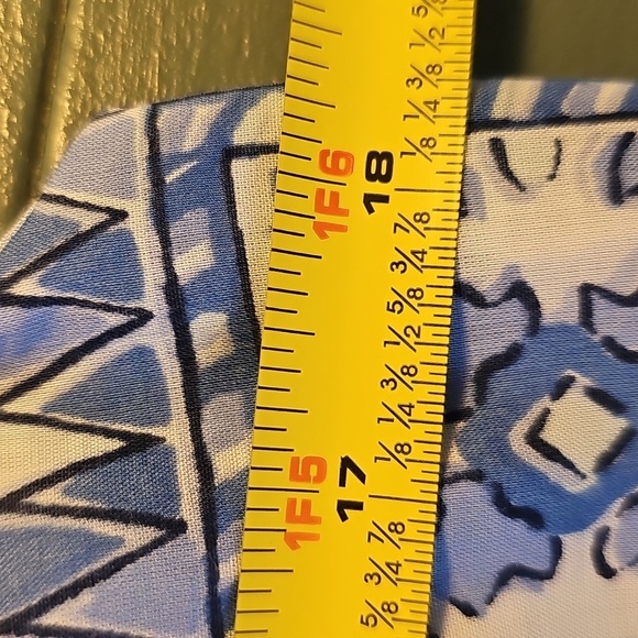 Vineyard Vines Blue Graphic‎ Sleeveless Blouse V Neck With Blue Trim Size Meduim - Picture 8 of 11